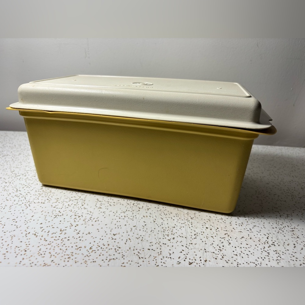 Vintage Tupperware bread box - Picture 4 of 7